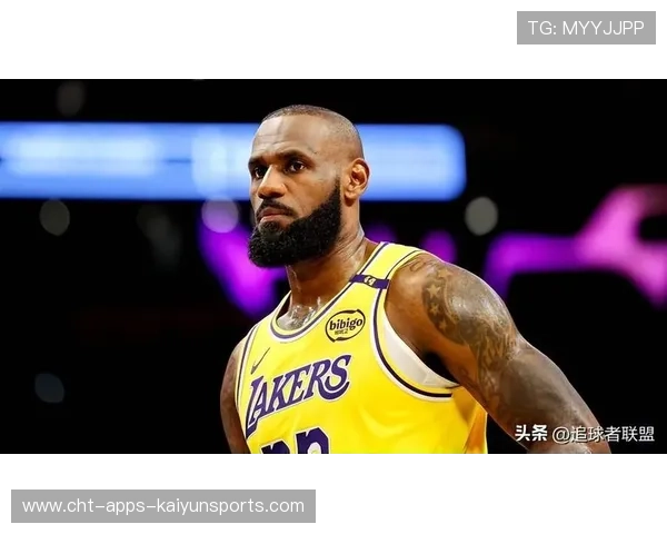 詹姆斯连续强攻得分,湖人仍差外线回应,詹姆斯在湖人打几号位