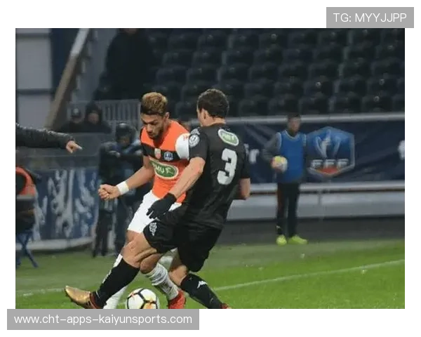 里昂3比2绝杀里尔,拉卡泽特接队友斜传抢点